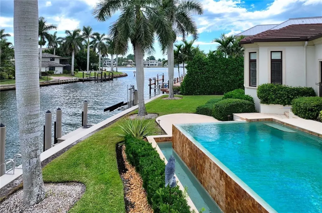 2390 Kingfish Road Naples FL 34102