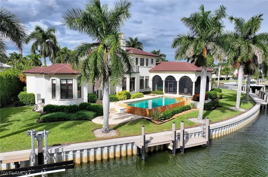 2390 Kingfish Road Naples FL 34102