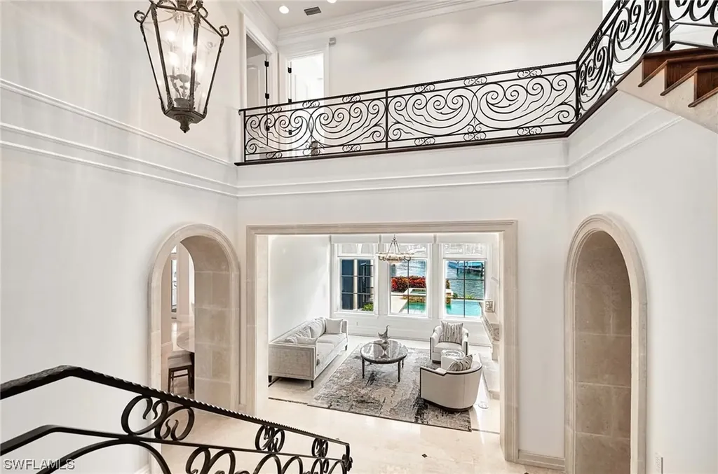 2390 Kingfish Road Naples FL 34102