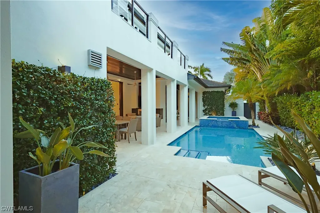 336 1st Avenue N Naples FL 34102