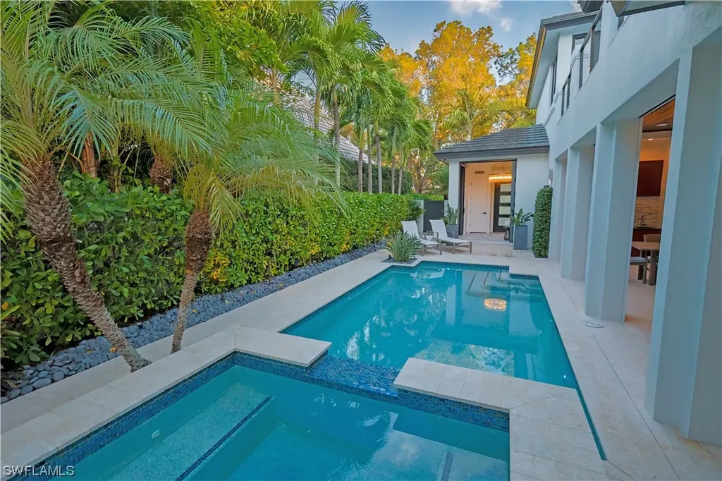 336 1st Avenue N Naples FL 34102