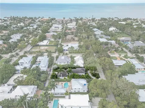336 1ST Avenue N Naples FL 34102