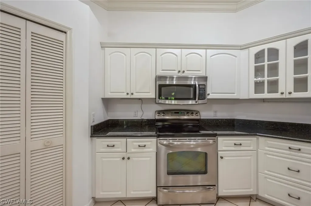 103 Amblewood Lane Naples FL 34105