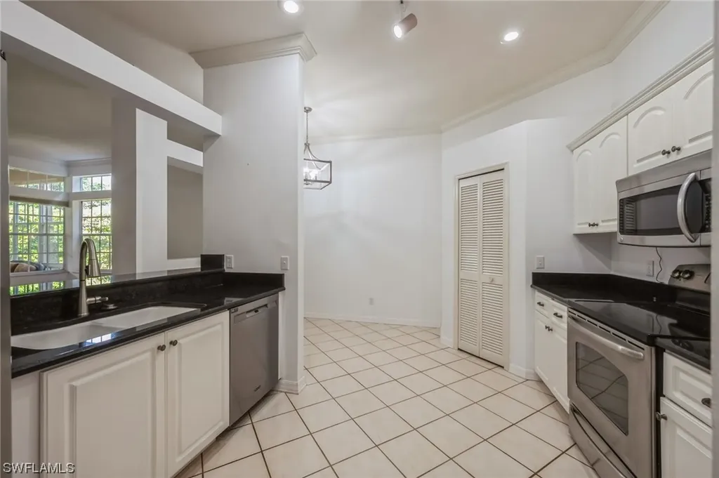 103 Amblewood Lane Naples FL 34105