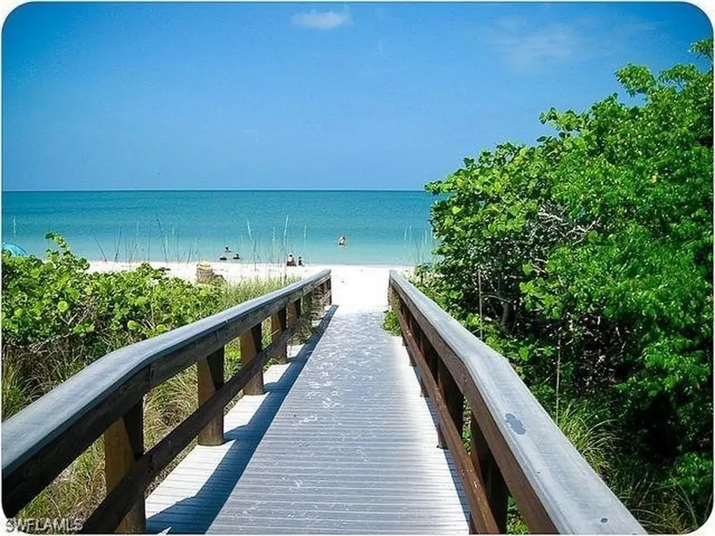 879 Grove Drive Naples FL 34120