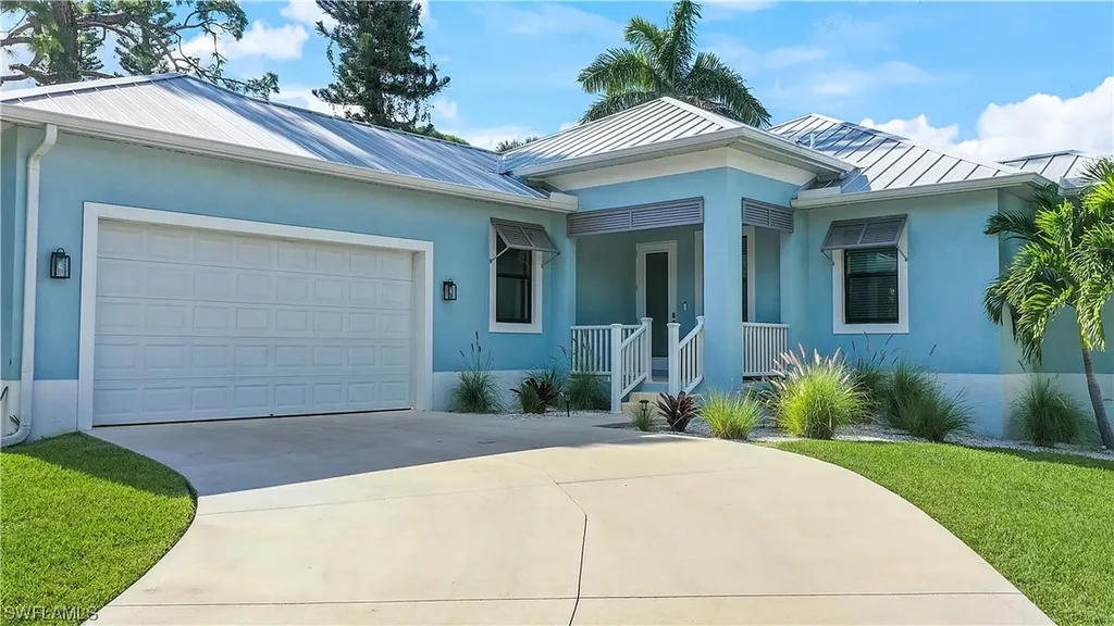 Naples FL, 109 Cocohatchee Street