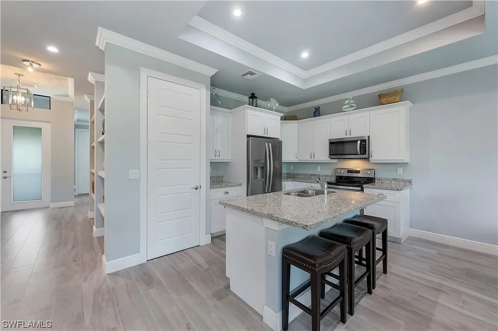 109 Cocohatchee Street Naples FL 34110
