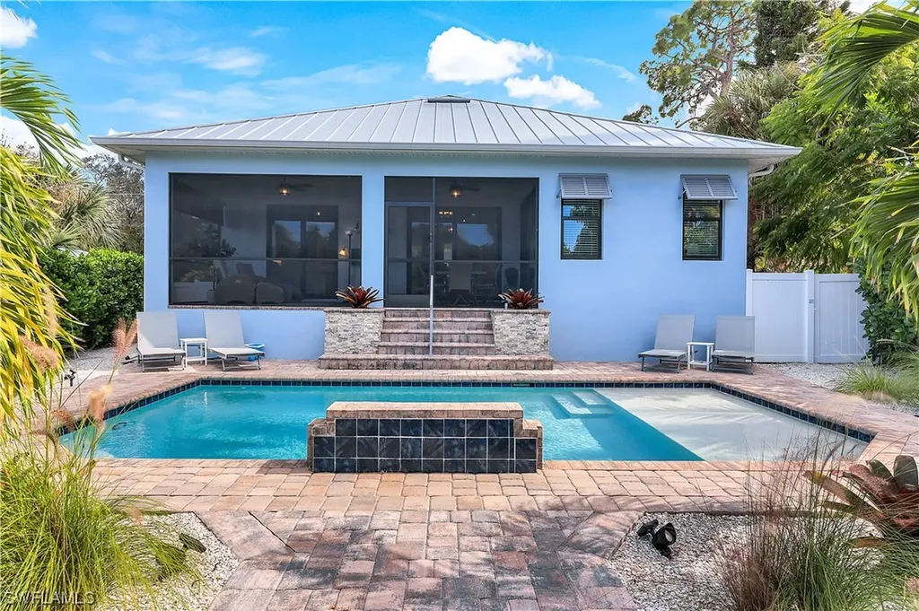109 Cocohatchee Street Naples FL 34110
