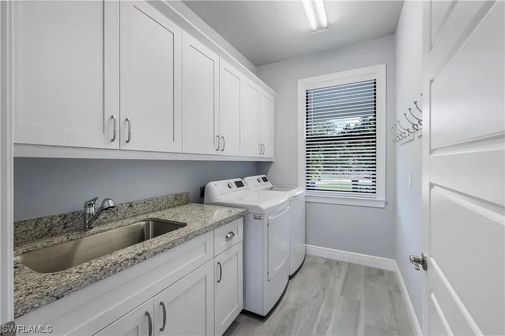 109 Cocohatchee Street Naples FL 34110