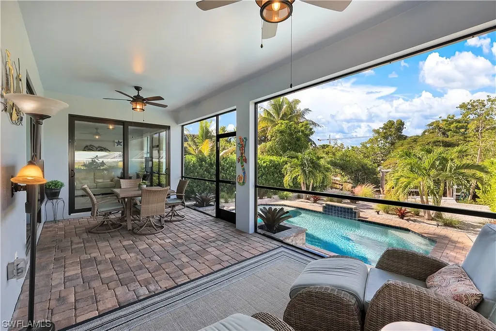 109 Cocohatchee Street Naples FL 34110
