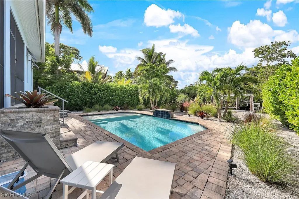 109 Cocohatchee Street Naples FL 34110