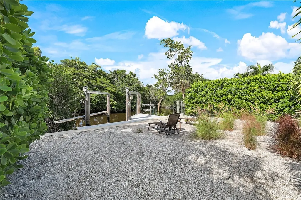 109 Cocohatchee Street Naples FL 34110
