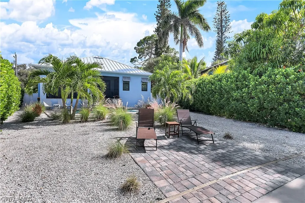 109 Cocohatchee Street Naples FL 34110