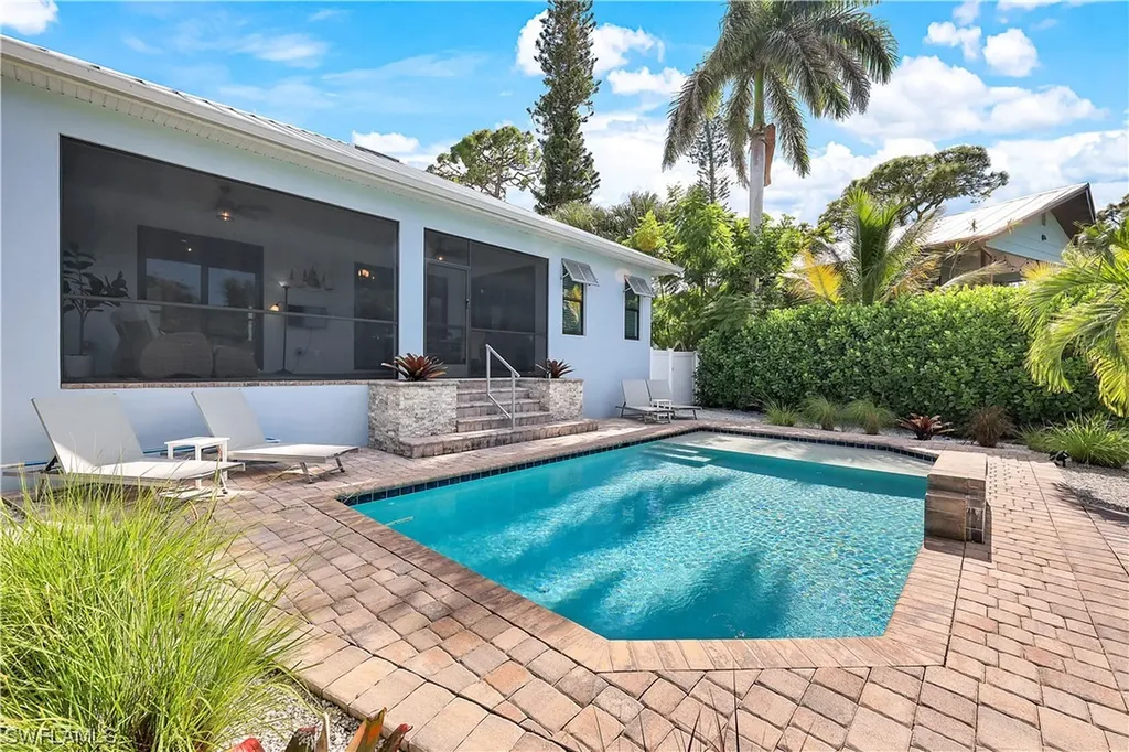 109 Cocohatchee Street Naples FL 34110