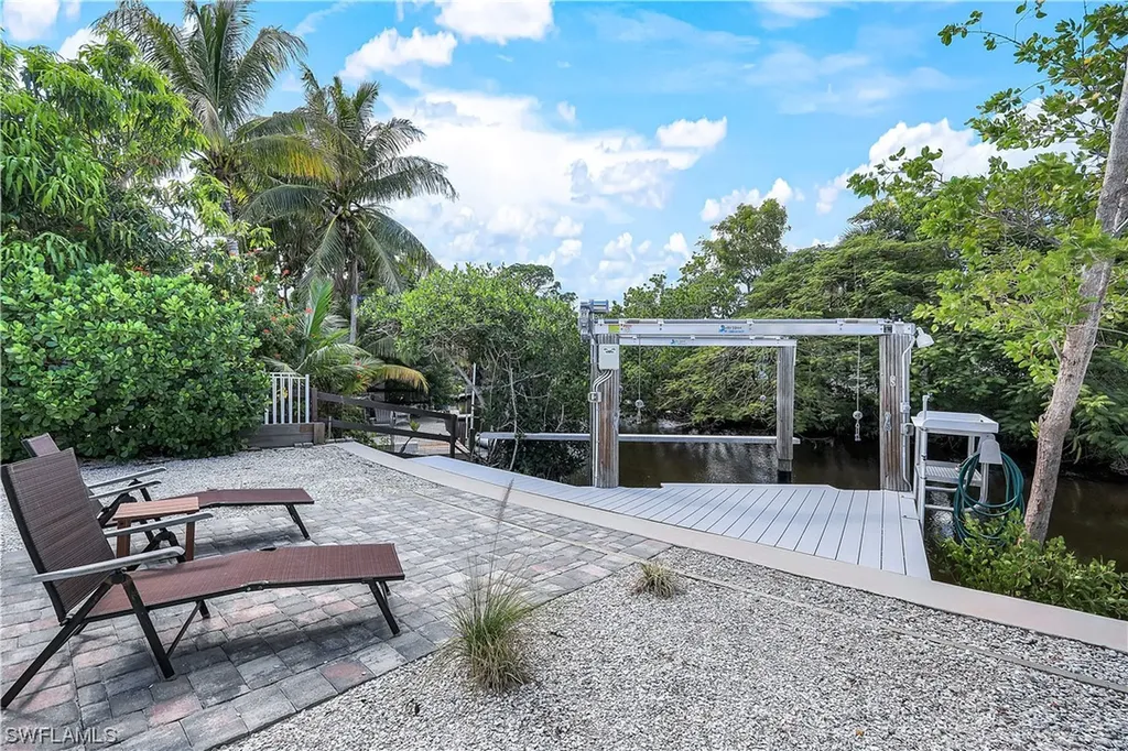109 Cocohatchee Street Naples FL 34110