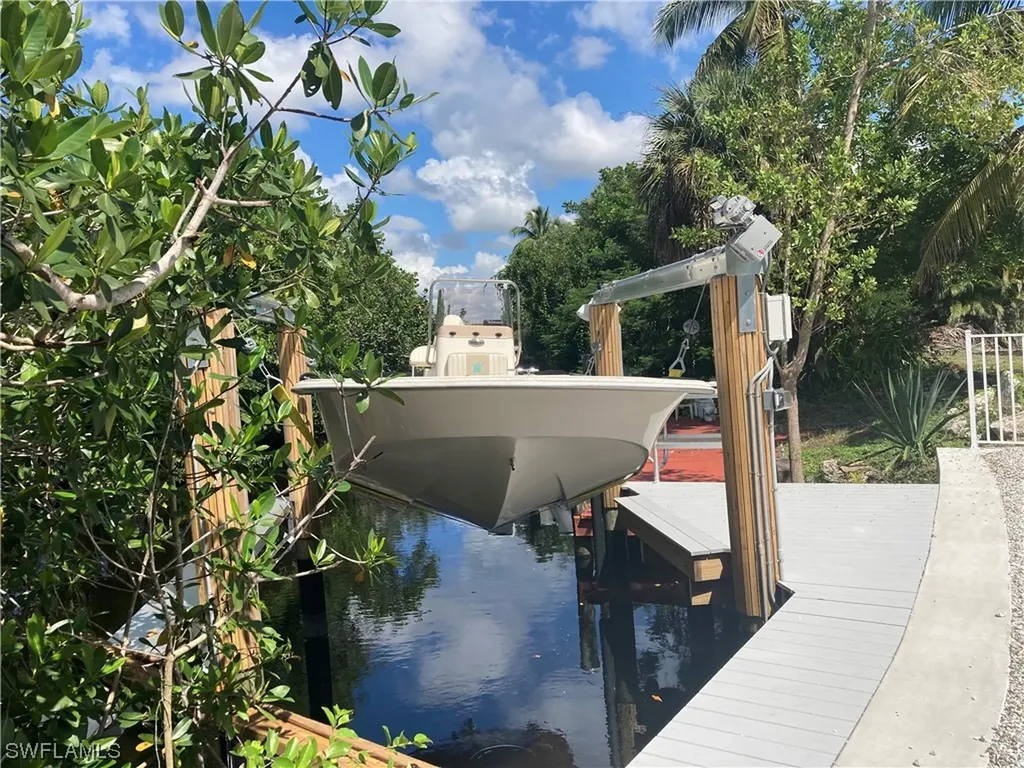109 Cocohatchee Street Naples FL 34110