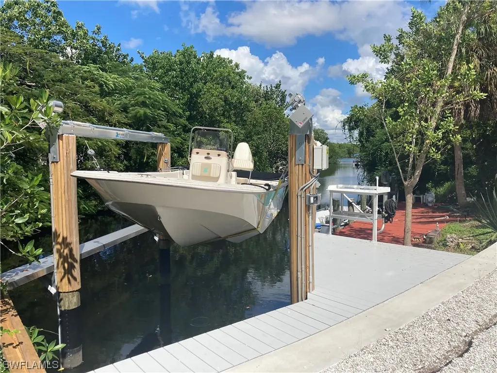 109 Cocohatchee Street Naples FL 34110