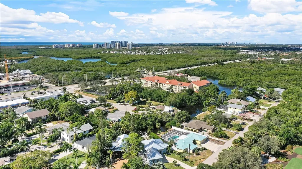 109 Cocohatchee Street Naples FL 34110