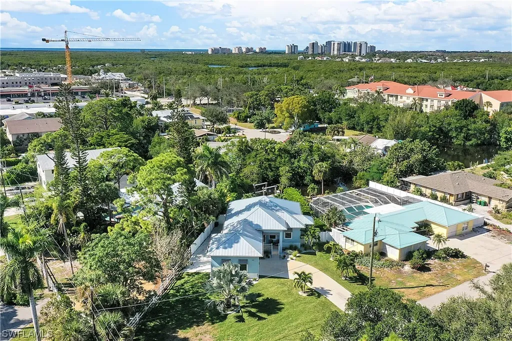 109 Cocohatchee Street Naples FL 34110