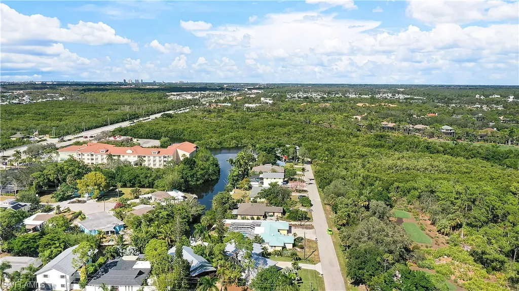 109 Cocohatchee Street Naples FL 34110