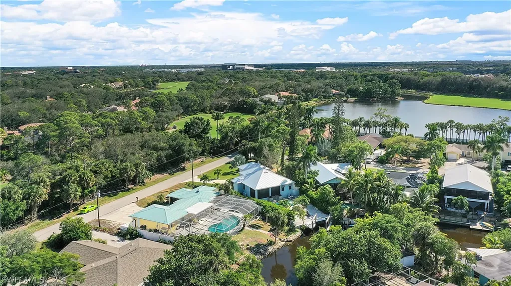 109 Cocohatchee Street Naples FL 34110