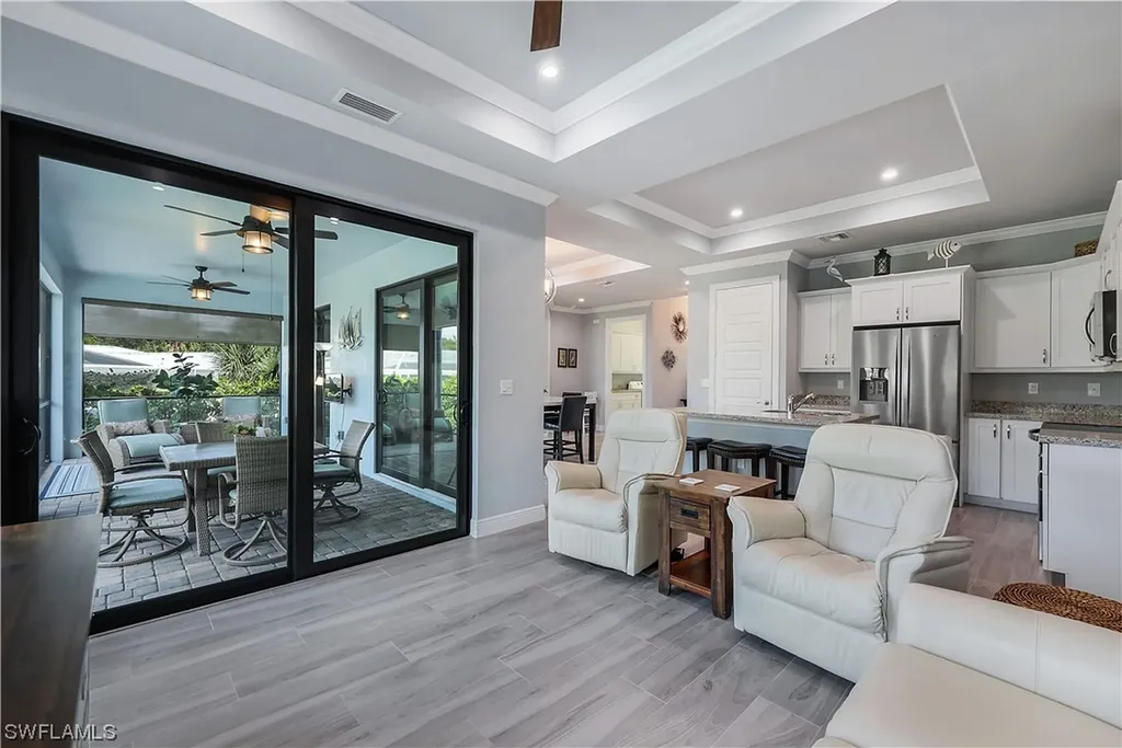 109 Cocohatchee Street Naples FL 34110