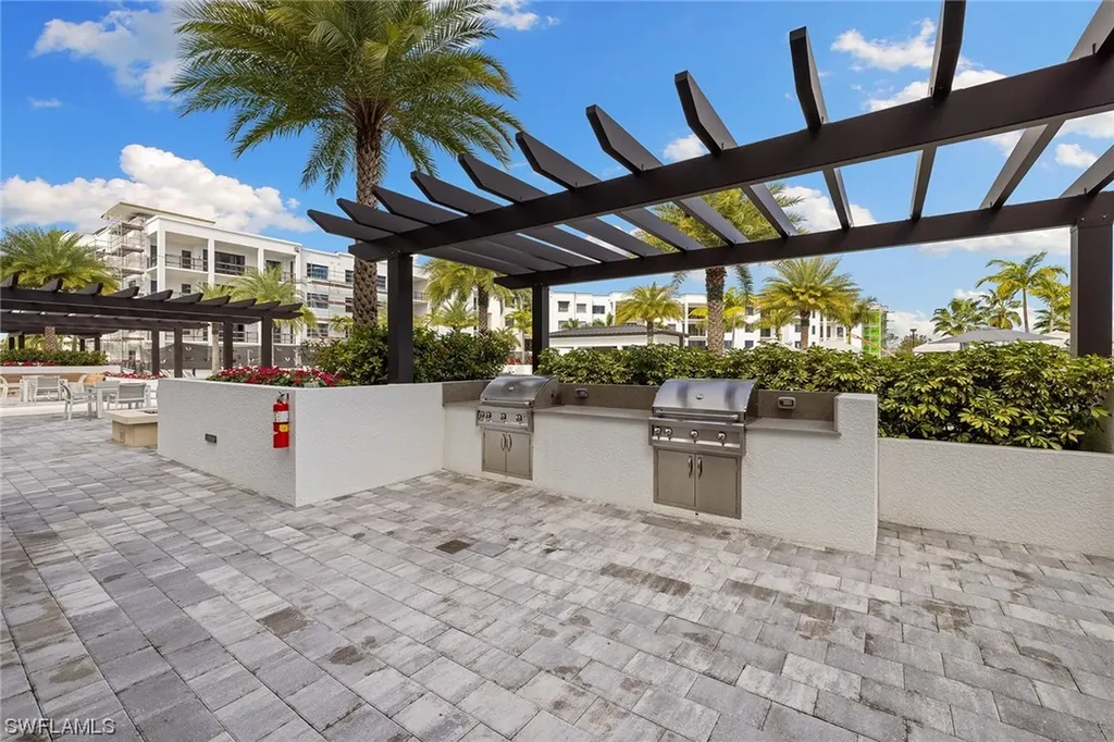 1125 Central Avenue Naples FL 34102