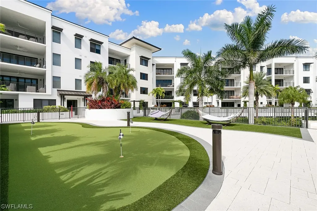 1125 Central Avenue Naples FL 34102