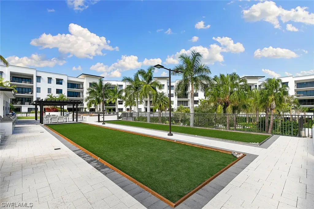1125 Central Avenue Naples FL 34102