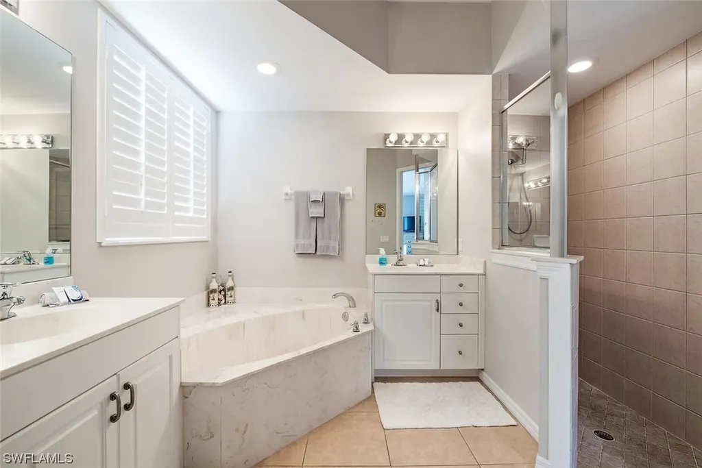 1067 Tivoli Drive Naples FL 34104