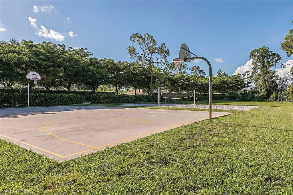 1067 Tivoli Drive Naples FL 34104