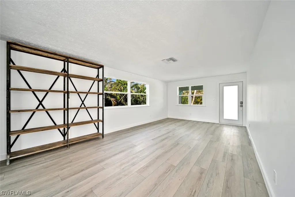 6141 Henderson Road Sanibel FL 33957