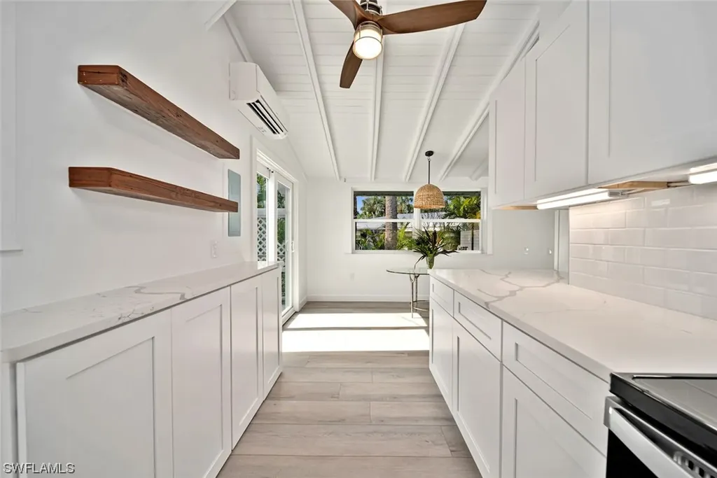 6141 Henderson Road Sanibel FL 33957