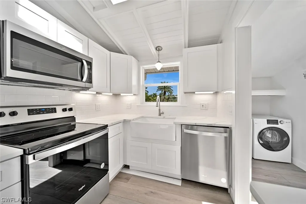 6141 Henderson Road Sanibel FL 33957