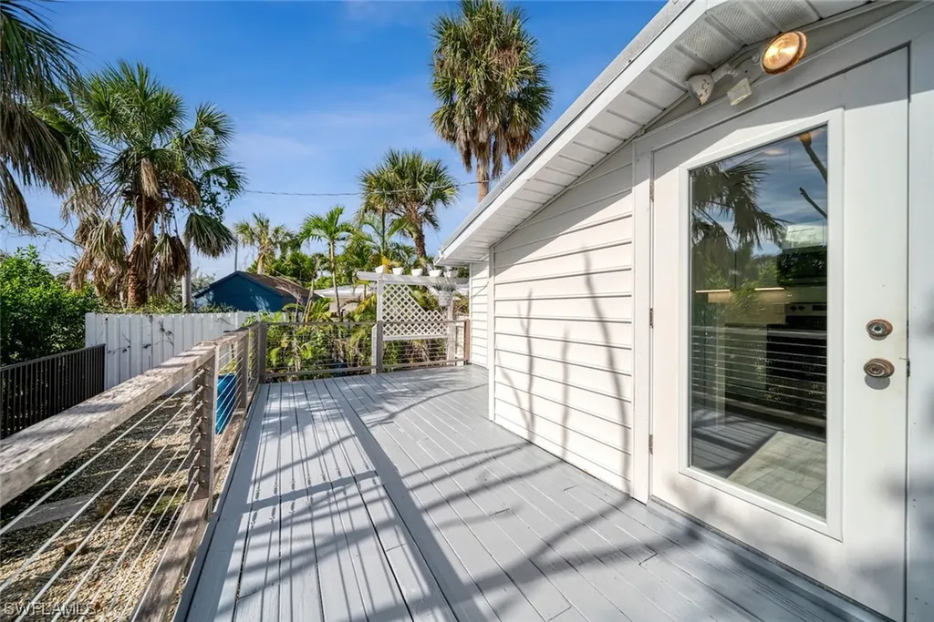 6141 Henderson Road Sanibel FL 33957