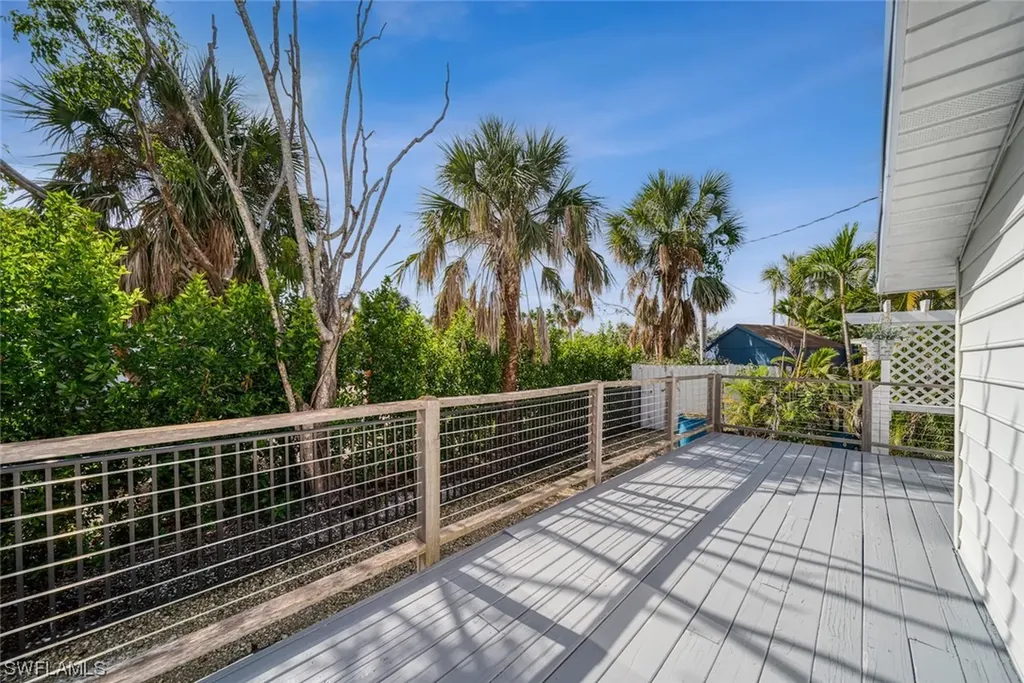 6141 Henderson Road Sanibel FL 33957