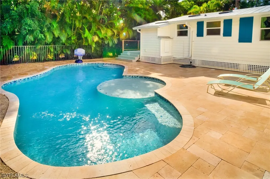 6141 Henderson Road Sanibel FL 33957