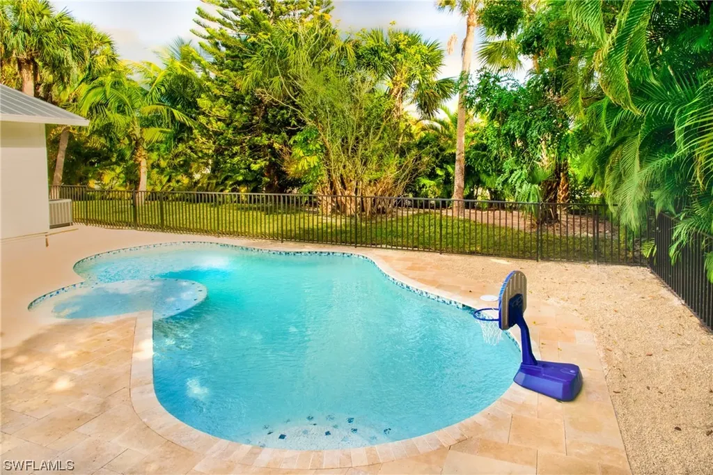 6141 Henderson Road Sanibel FL 33957