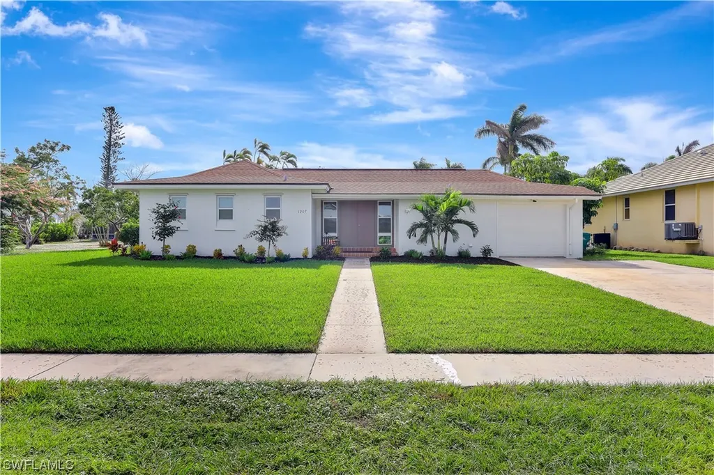 1207 Sunbird Avenue Marco Island FL 34145
