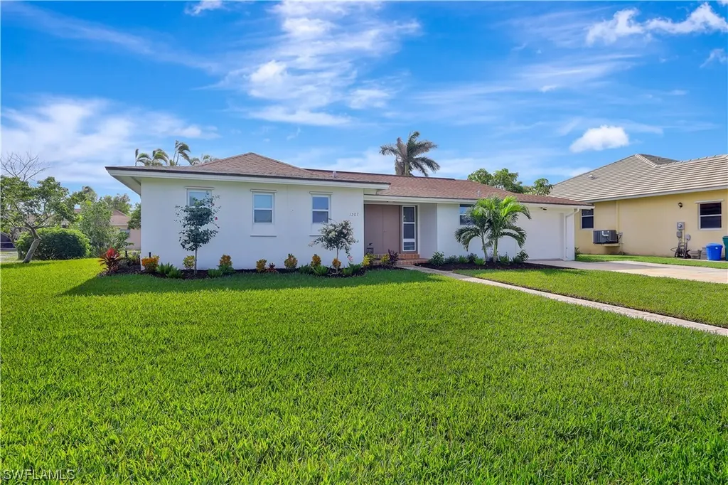1207 Sunbird Avenue Marco Island FL 34145