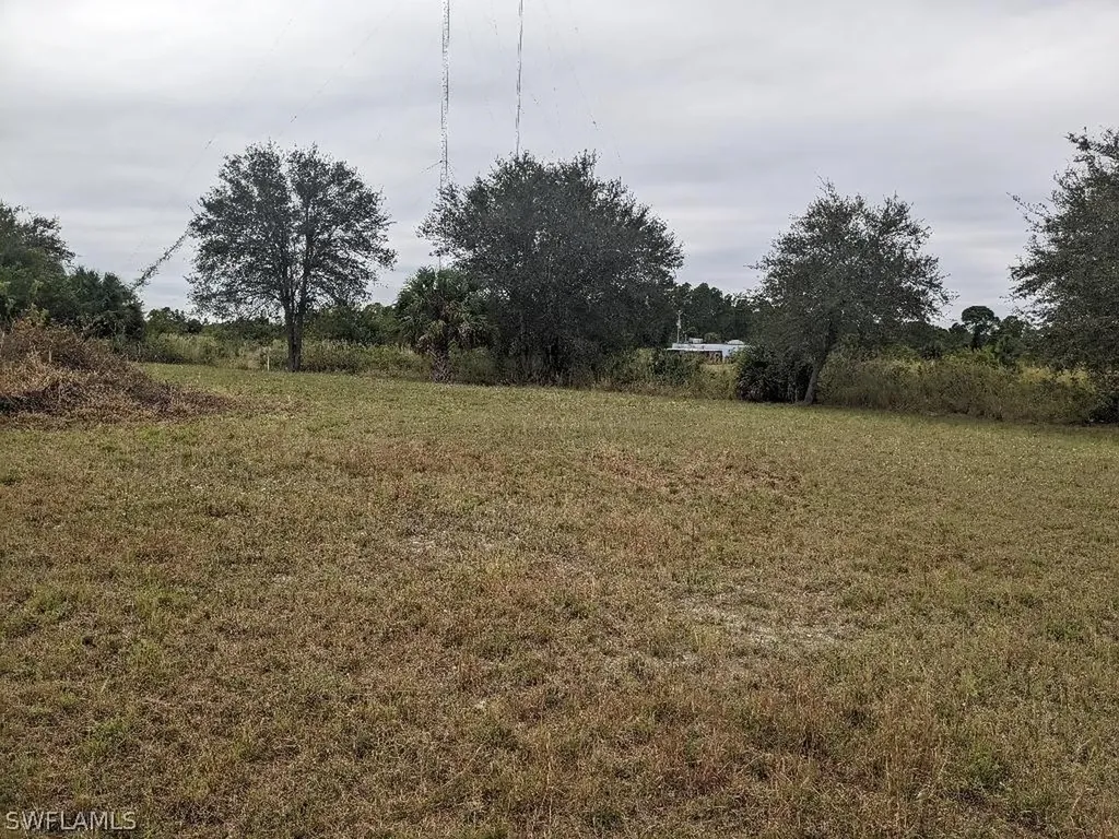 7501 1st Place Wheelers Subd FL 33935