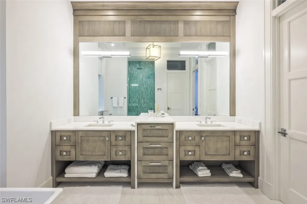 3120 Crayton Road Naples FL 34103