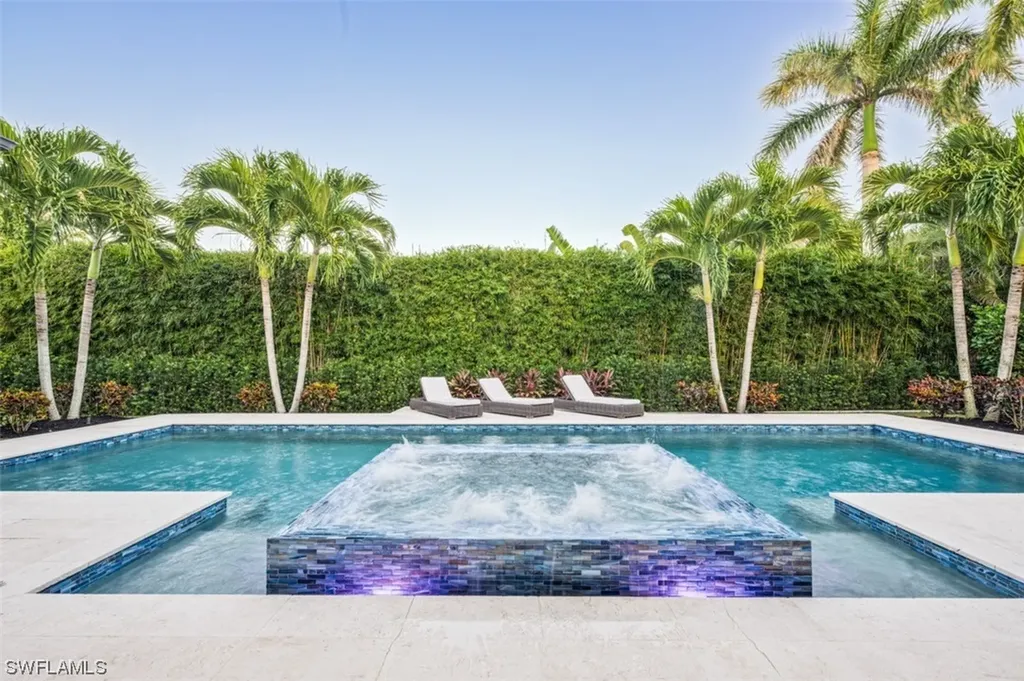 3120 Crayton Road Naples FL 34103