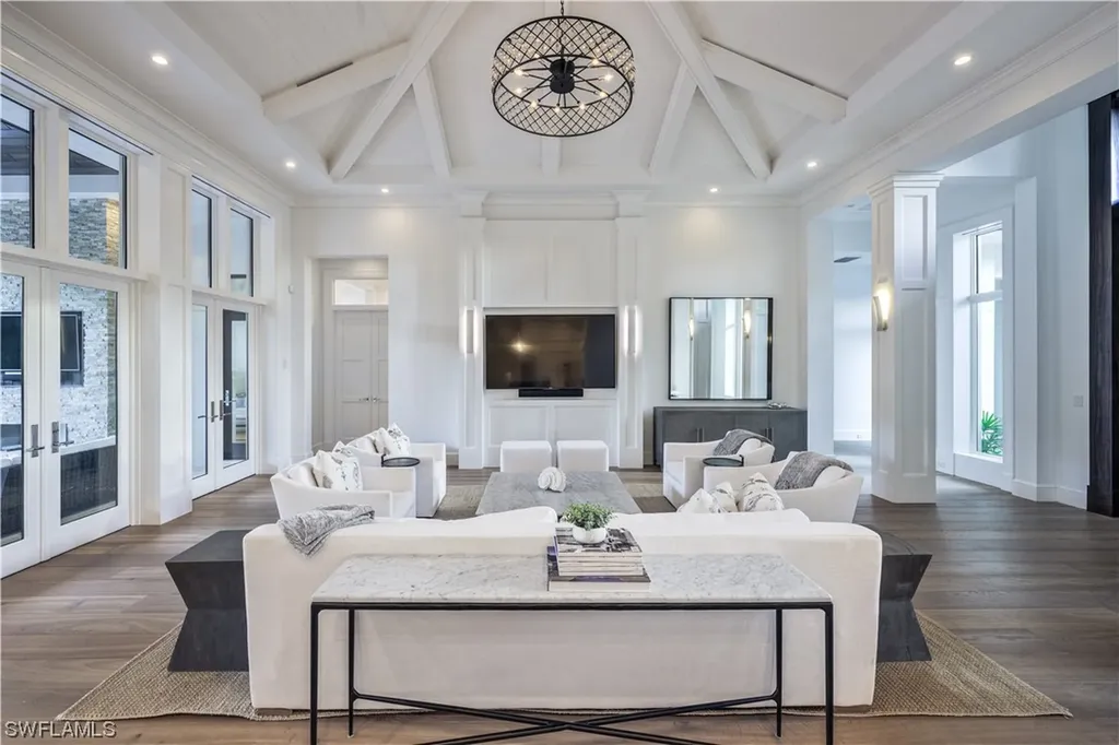 3120 Crayton Road Naples FL 34103