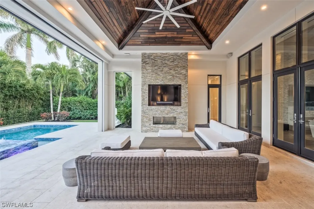 3120 Crayton Road Naples FL 34103