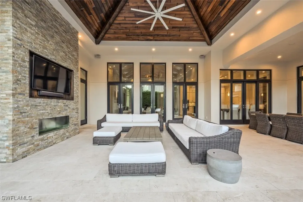 3120 Crayton Road Naples FL 34103