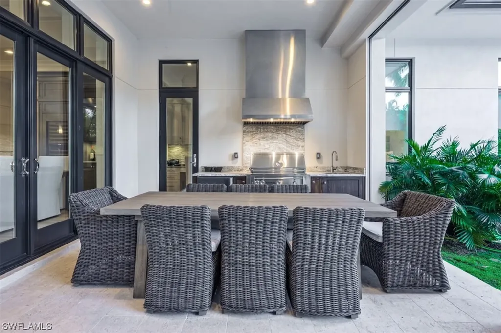 3120 Crayton Road Naples FL 34103