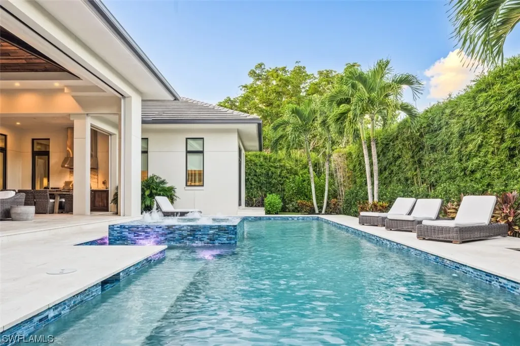 3120 Crayton Road Naples FL 34103