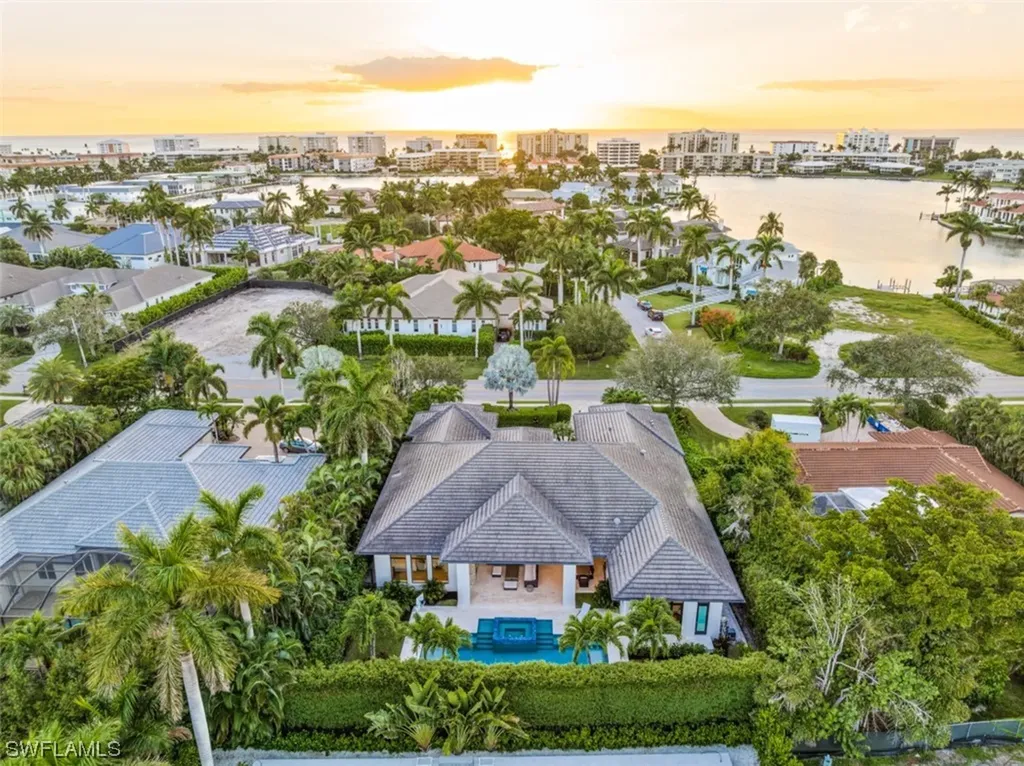 3120 Crayton Road Naples FL 34103