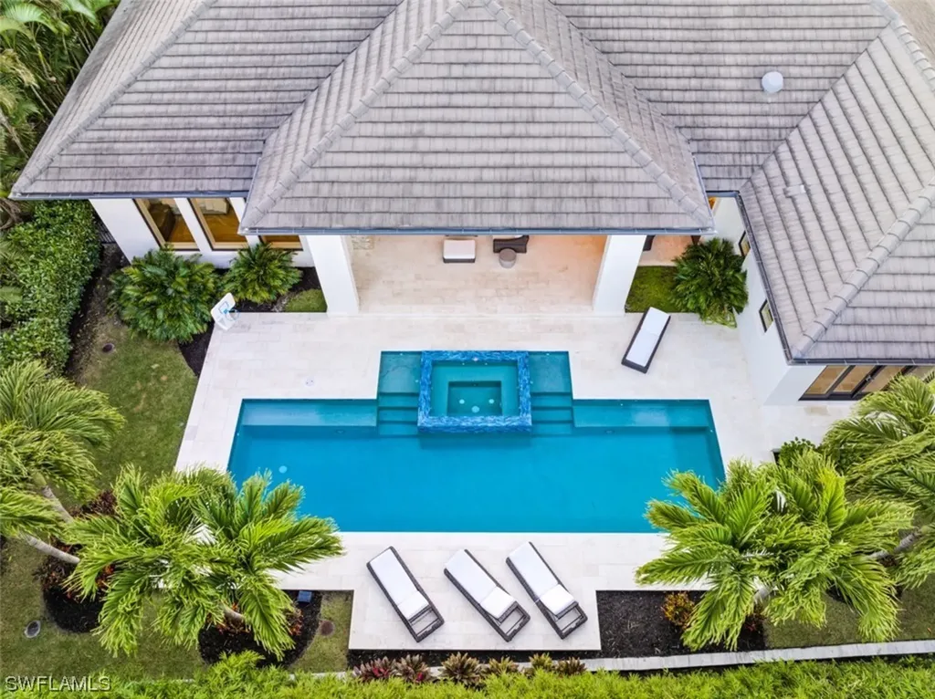 3120 Crayton Road Naples FL 34103